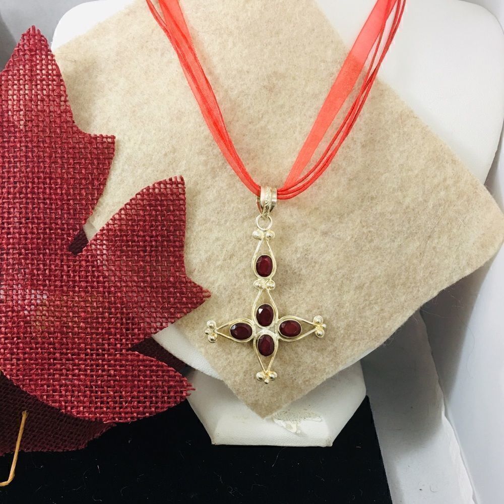 Kashmiriruby Crosssilverpendant